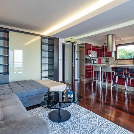 Awesome In With House Sea View דירה *