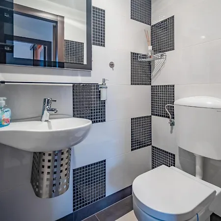 Gorgeous In With Kitchen Apartment *