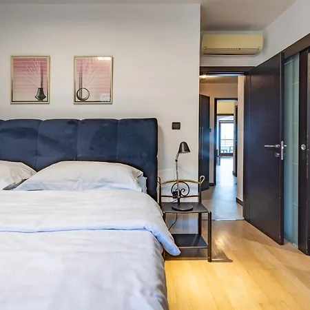 Gorgeous In With Kitchen Apartment *
