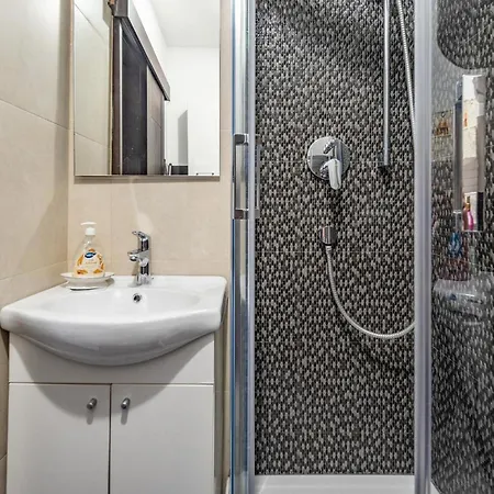 Gorgeous In With Kitchen Apartment *