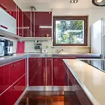 Awesome In With House Sea View Apartament