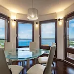 Apartament Awesome In With House Sea View *
