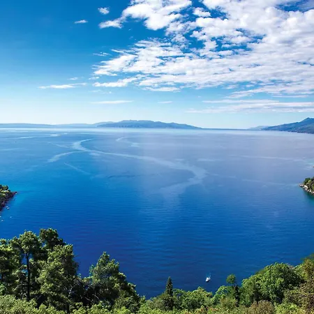 Awesome In With House Sea View